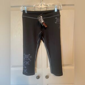 Moonshine Stylish Black Capri Pants